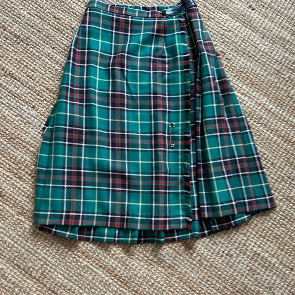 Dresses & Skirts - Plaid Green Kilt style Skirt
